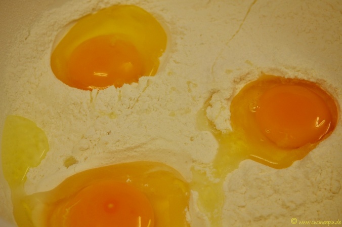 3 Eier mit 375g Mehl